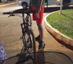 Menina de 12 anos de bicicleta morre após ser atingida por carro em Angélica