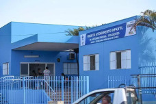 Menina de 2 anos morre após se afogar em piscina