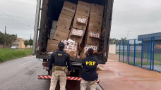 De Dourados para Curitiba: caminhão com “mudança” é apreendido com cigarros