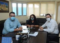 Diretor e coordenadora do Lar Ebenezer estiveram nesta segunda-feira com o prefeito Alan Guedes; Foto: Divulgação/Assessoria