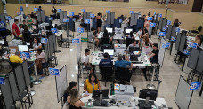 Prazo para regularizar o título de eleitor termina na quarta-feira; confira os horários
