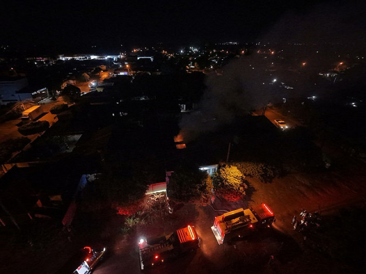 Mesmo com medida protetiva, homem incendeia casa da ex no Parque das Nações II