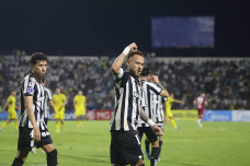 Neymar marca, mas Santos é surpreendido no fim pelo Recoleta e sofre empate