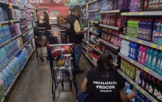 Batata, papel higiênico e sabão em pó lideram disparada de preços da cesta básica em Dourados