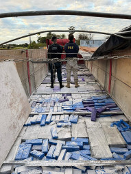 Carreta paraguaia é interceptada com 4t de maconha em rodovia de Mato Grosso do Sul