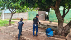 Trio armado invade imóvel e atira várias vezes contra jovem na Vila Santo André