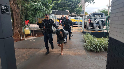 Rapaz diz vender drogas desde os 16 anos após ser preso armado em Dourados