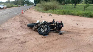 Motociclista morre ao bater em carro e ser arremessado na MS-141