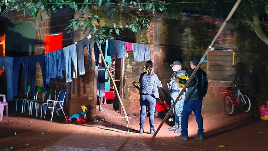 Adolescente de 16 anos é morto com 3 tiros na frente da esposa e do filho recém-nascido em Dourados