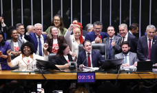 Câmara aprova, em dois turnos, PEC pelo fim da escala 6x1; entenda