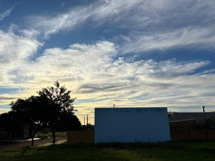 Segunda-feira de sol entre nuvens e temperatura máxima de 26ºC em Dourados