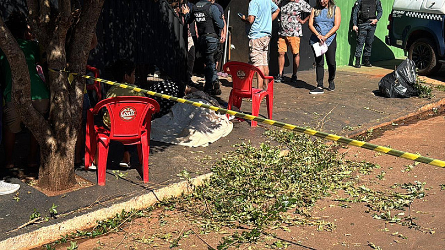 VÍDEO: Jovem de 26 anos é morto com 11 tiros em frente à residência em Maracaju