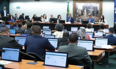 Deputados votam redução da maioridade penal em comissão nesta terça-feira