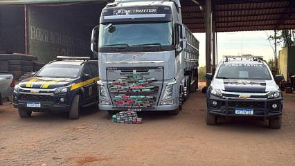 Carreta carregada com soja é apreendida com 121 tabletes de cocaína