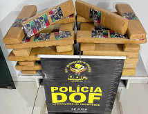 Passageira de carro de aplicativo é presa com malas recheadas de maconha