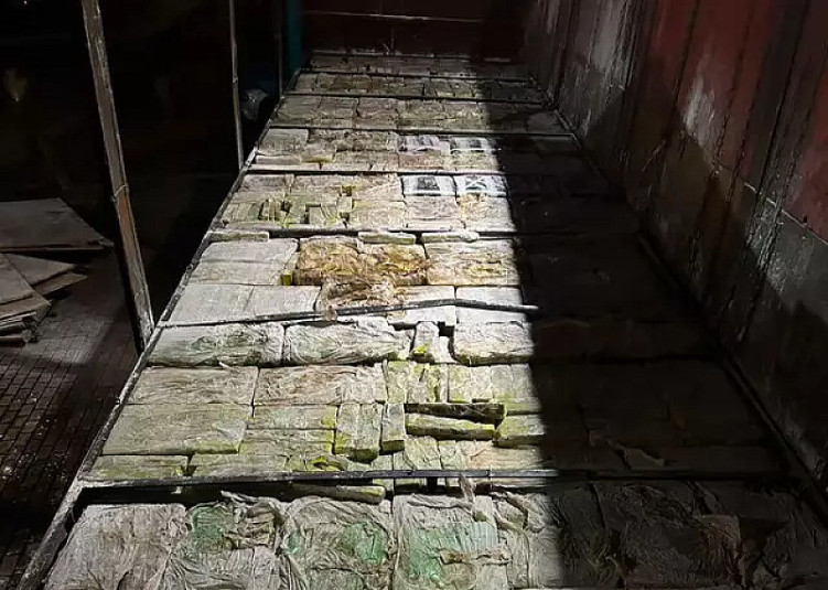 Com apoio da PRF de Dourados, carreta é apreendida com 4,4 toneladas de maconha no PR