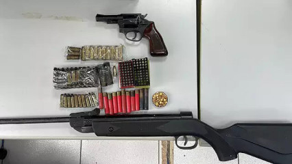 Acusado de agredir mulher é preso com arsenal e 99 munições