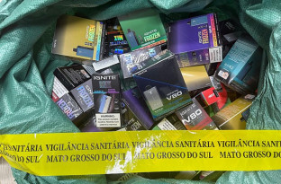 Vigilância apreende medicamentos irregulares e vapes em transportadora