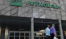 Com alívio da guerra, Petrobras reduz preço do querosene de aviação