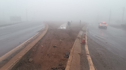 Motociclista cai em poça de água às margens da BR-463