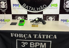 Após denúncia, homem é preso com revólver e cocaína na Vila Toscana