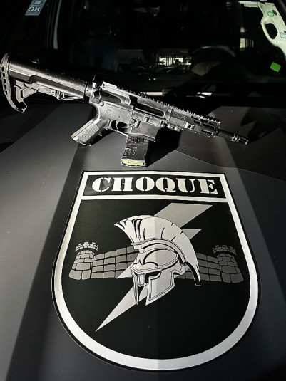 Fuzil M4 Colt é encontrado abandonado em canteiro central na fronteira