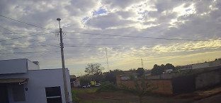 Sexta-feira de sol, nuvens e pancadas de chuva em Dourados