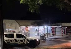 Homem é executado com vários tiros em frente a bar no Leste do estado