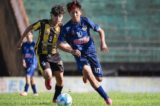 Seis jogos movimentam competições de base neste sábado; veja