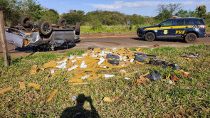 PRF intercepta caminhonete com drogas após perseguição; motorista foge a pé