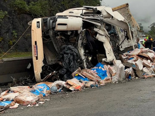 Caminhoneiro sul-mato-grossense morre após tombar em curva no Paraná
