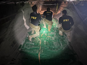 Polícia apreende 3,5 toneladas de drogas escondidas em caminhões