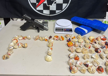 Suspeita revela depósito de drogas e arma ao tentar livrar irmão de prisão em Dourados