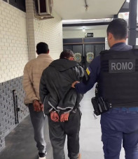 Foragidos da Justiça são presos com arma de fogo em Dourados