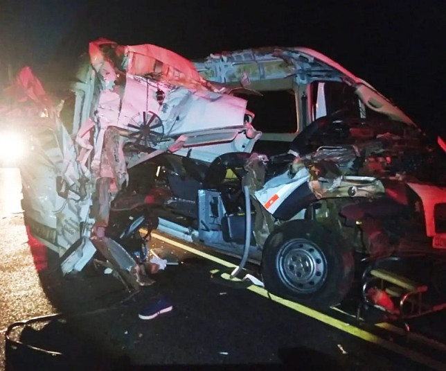VÍDEO: Acidente envolvendo caminhão, carro e van de prefeitura deixa 4 mortos na MS-156