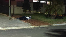 Jovem é morta com várias facadas nas costas pelo companheiro durante discussão
