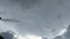 Após madrugada de chuva forte, dia será de sol entre nuvens; chove rápido