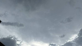 Após madrugada de chuva forte, dia será de sol entre nuvens; chove rápido