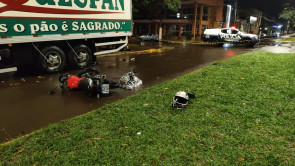 Motociclista de 19 anos morre após bater na traseira de caminhão em avenida de Dourados