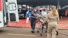 Jovem baleado em garagem de carros morre a caminho do hospital