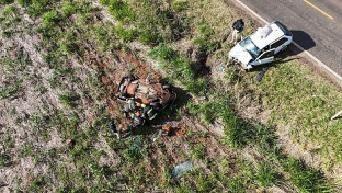 Batida entre carros mata um e deixa 5 feridos próximo ao distrito de Amandina