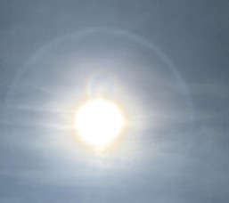 Sábado de sol com máxima de 28ºC e umidade do ar baixa em Dourados