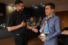 Marçal recebe imagem de Nossa Senhora Aparecida e destaca 27ª Romaria