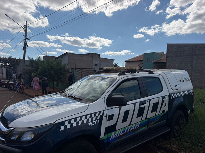 Mulher é morta com 3 tiros dentro de casa em Maracaju; autor é procurado