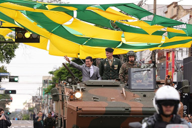 Exército leva 600 militares para avenida e encanta o público no Desfile da Independência