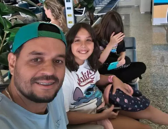 Acidente entre caminhonete e carreta mata pai e 2 filhas adolescentes