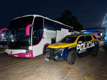 Ônibus é apreendido com R$ 84 mil em mercadorias contrabandeadas