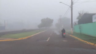 Dourados amanhece sob forte neblina nesta quarta e previsão é de tempo firme