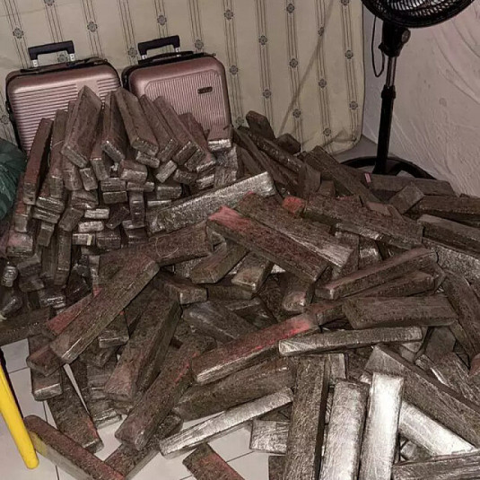 Polícia apreende 1,6 tonelada de maconha em casa usada como depósito