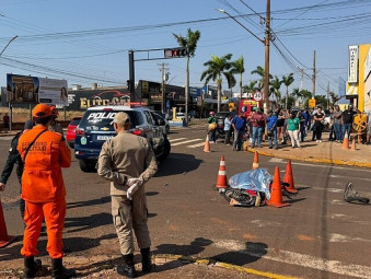 Caminhão boiadeiro atropela e mata mulher em bicicleta elétrica